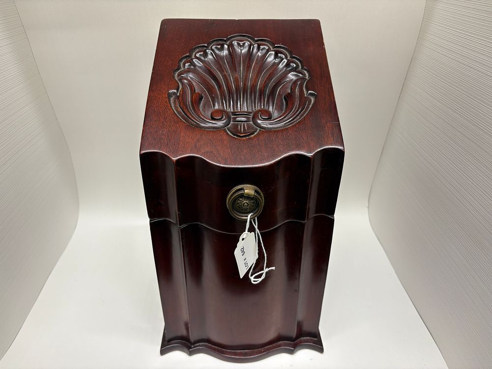 Lot 642: Decorative wooden box organizer