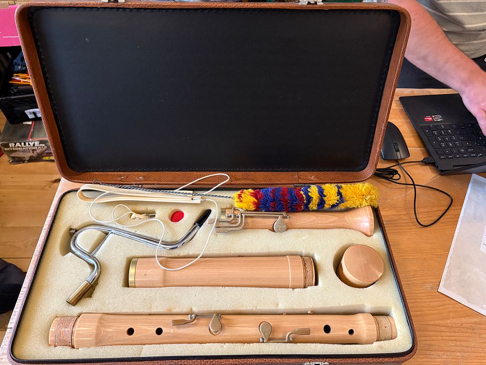 Lot 660: Moeck flauto rondo bass recorder made from maple wood in leather carry case together with
