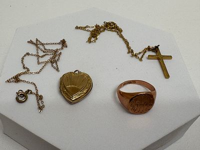 A Group of Gold and 9 Carat Gold Jewellery
12.3g Gross. Locket front & back 9ct only