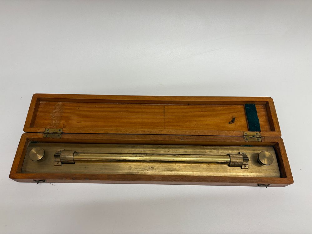 Lot 476: A U.W.W. Makers Birmingham Brass Rolling Parallel Rule, in fitted case