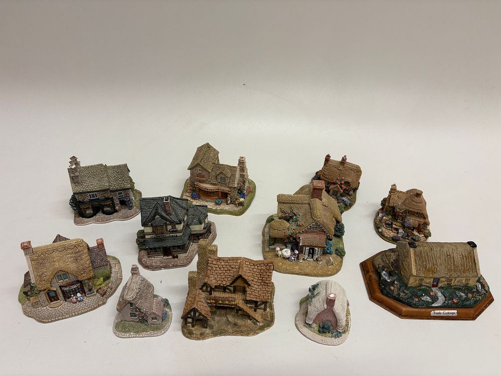 Lot 554: A Collection of Lilliput Lane and David Winter Miniature Cottages and Village Shops