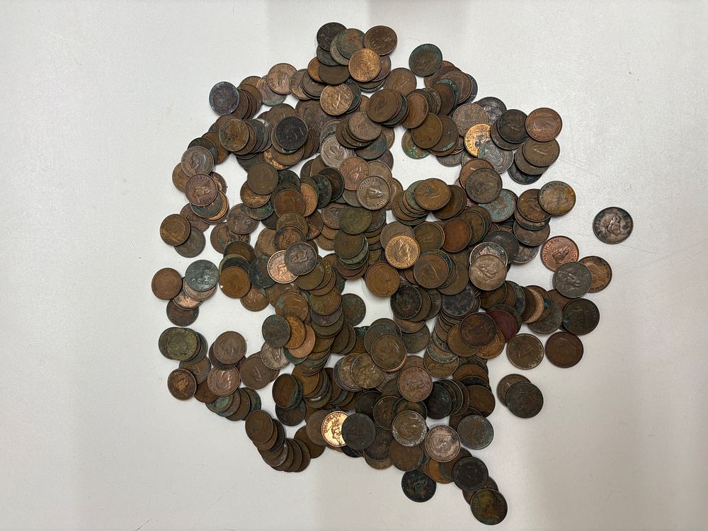 Lot 564: A Collection of Over 400 British Farthings