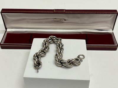 A Vintage Sterling Silver Rope Chain Link Bracelet.
29.84g. A vintage sterling silver rope chain 