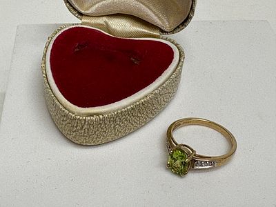 9ct gold peridot and diamond ring
2.35g