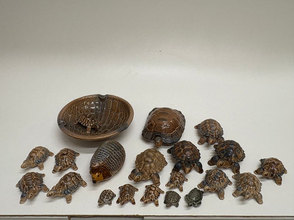 Lot 596: A Collection of Wade Porcelain Tortoise, Turtle, and Hedgehog Trinket Boxes and Ashtray