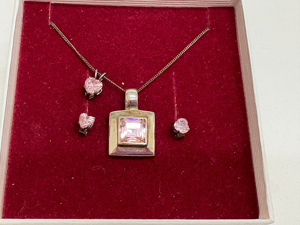 Lot 610: A Sterling Silver and Pink Stone Jewelry Set