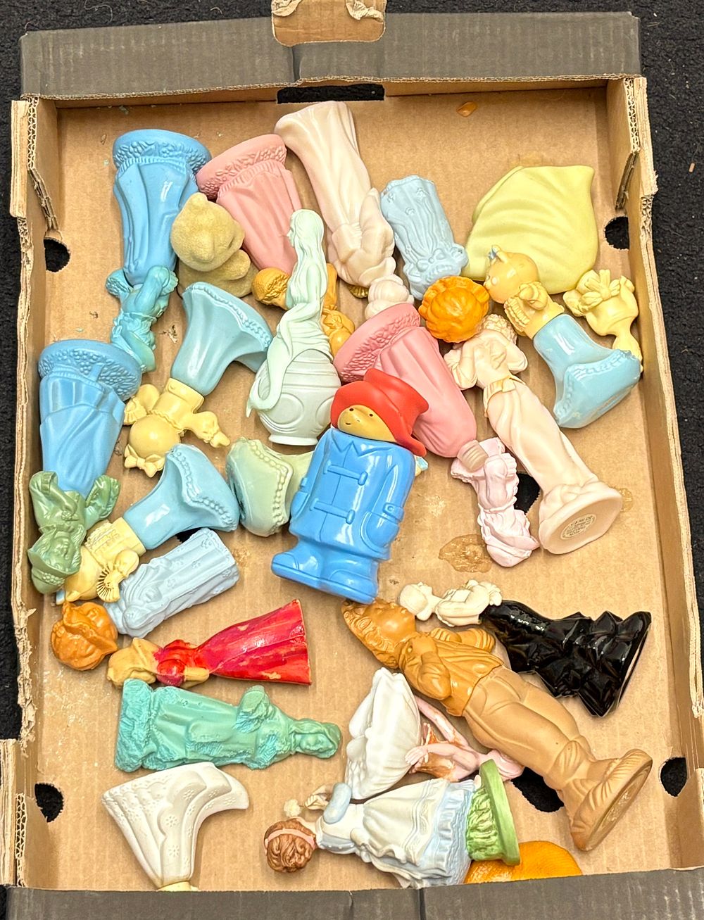 Lot 616: A Collection of Vintage Avon Perfume and Cologne Bottles