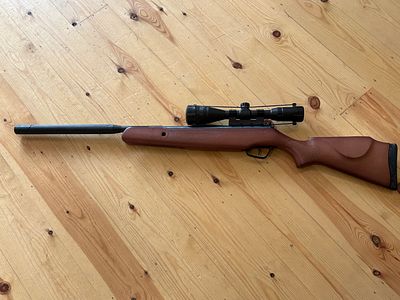 Stoeger Break-Barrel Air Rifle with Scope, Cal. 5.5mm/.22. A modern Stoeger break-barrel air 