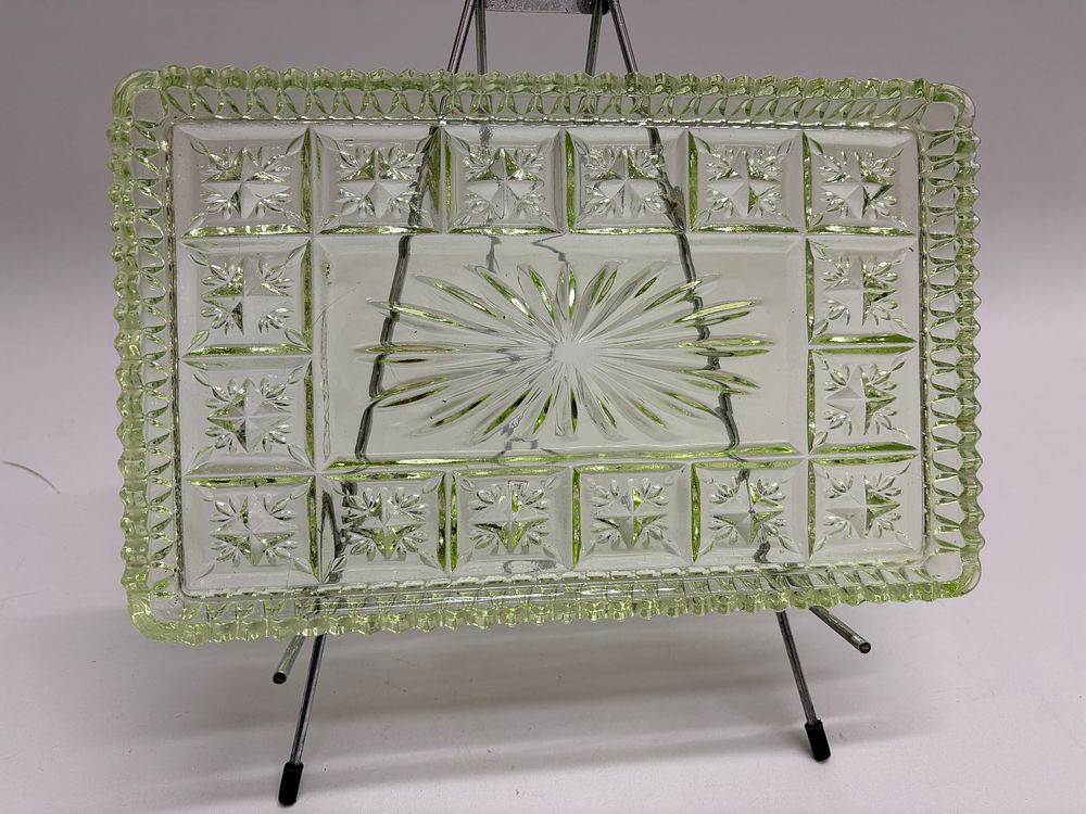 Lot 51: Toby Plaza Pattern Uranium Glass Trinket Tray