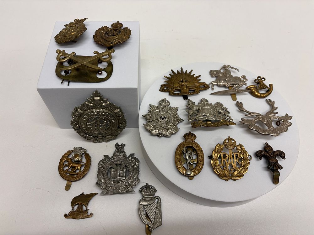 Lot 68: A Collection of British Military Cap Badges and Insignia