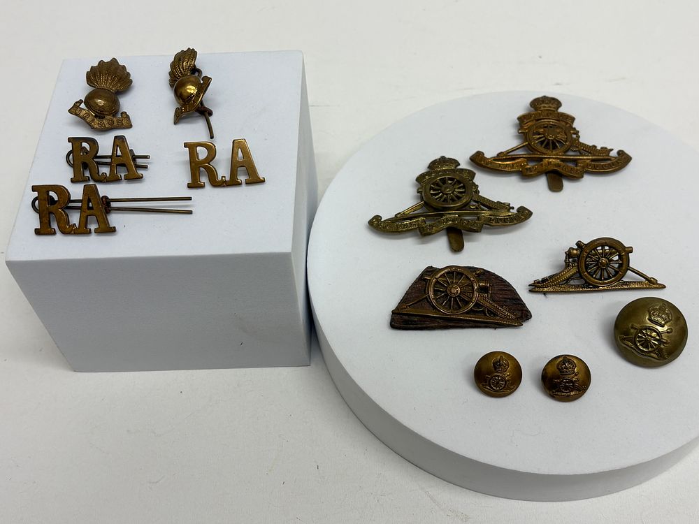 Lot 71: A Collection of British Royal Artillery Military Insignia Badges and Buttons
