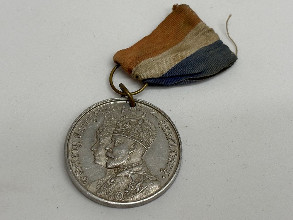Lot 74: 1911 King George V and Queen Mary Coronation Commemorative Medal Borough of Wallsend Issue