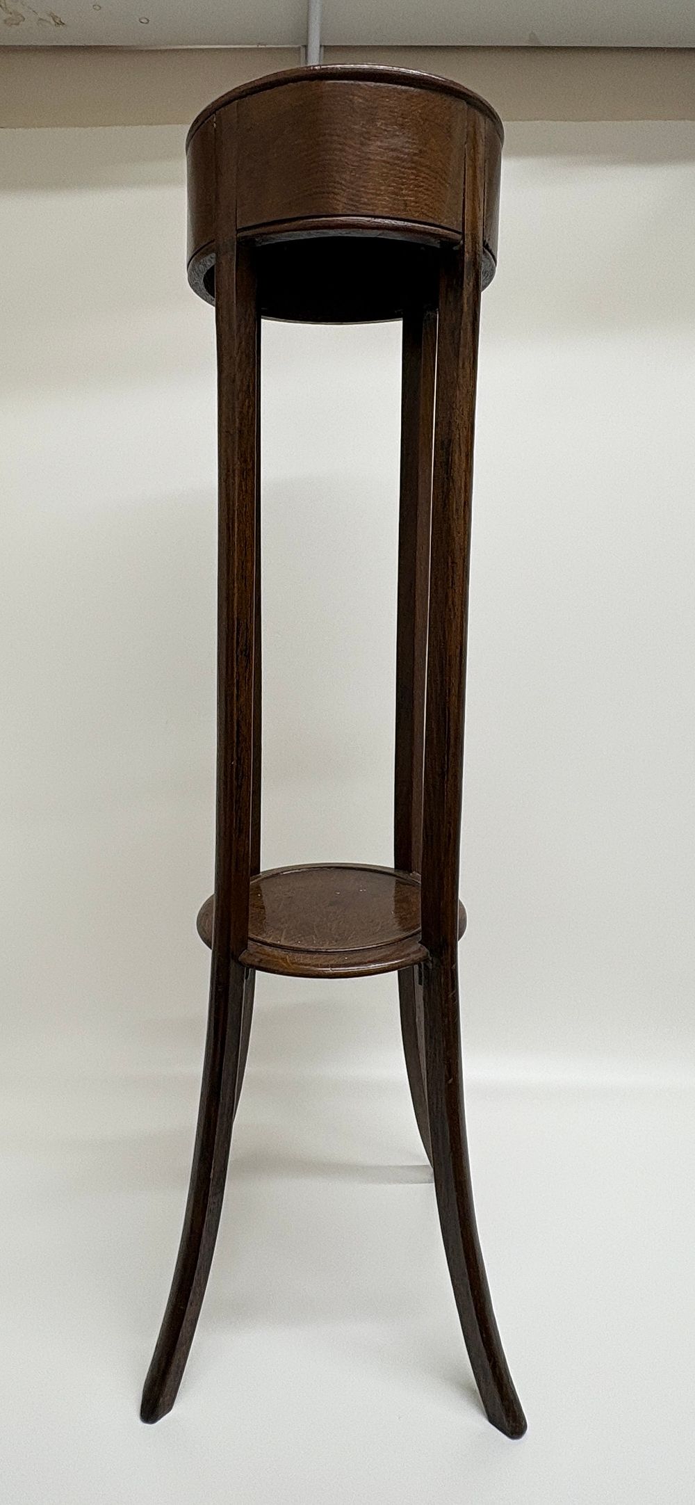 Lot 644: An Edwardian Oak Jardiniere Stand