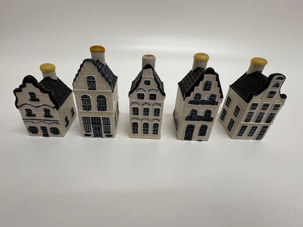 Lot 652: A Collection of KLM Blue Delft's Miniature Dutch Canal Houses