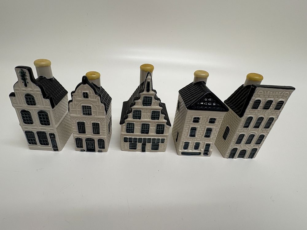 Lot 653: A Collection of KLM Blue Delft's Miniature Dutch Canal Houses