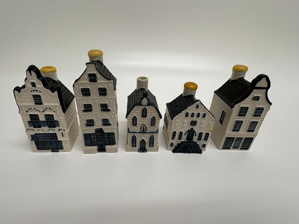 Lot 654: A Collection of KLM Blue Delft's Miniature Dutch Canal Houses