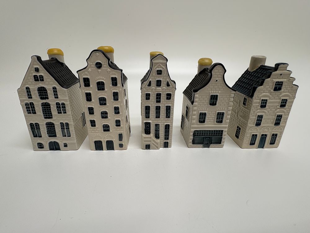 Lot 655: A Collection of KLM Blue Delft's Miniature Dutch Canal Houses