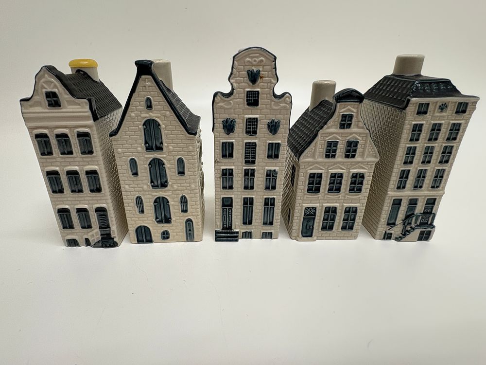 Lot 657: A Collection of KLM Blue Delft's Miniature Dutch Canal Houses
