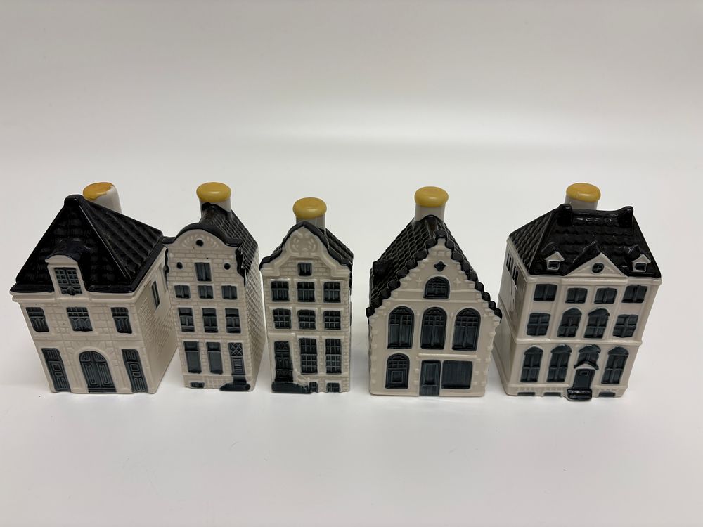Lot 658: A Collection of KLM Blue Delft's Miniature Dutch Canal Houses