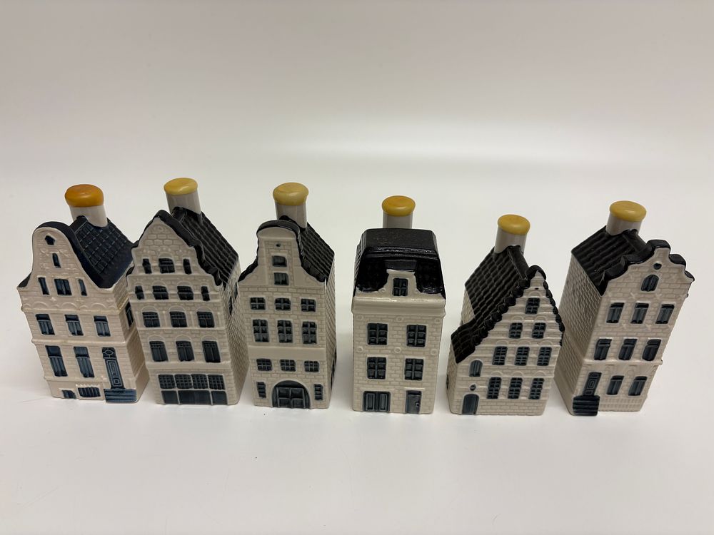 Lot 659: A Collection of KLM Blue Delft's Miniature Dutch Canal Houses