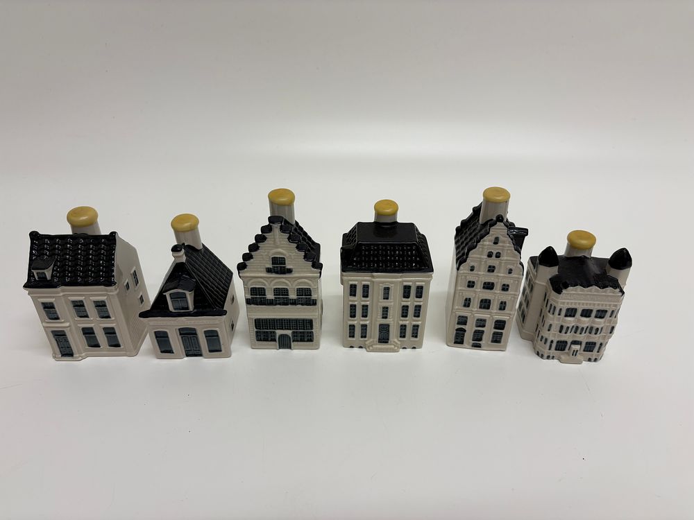 Lot 660: A Collection of KLM Blue Delft's Miniature Dutch Canal Houses
