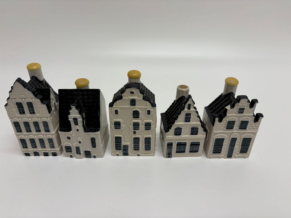 Lot 661: A Collection of KLM Blue Delft's Miniature Dutch Canal Houses