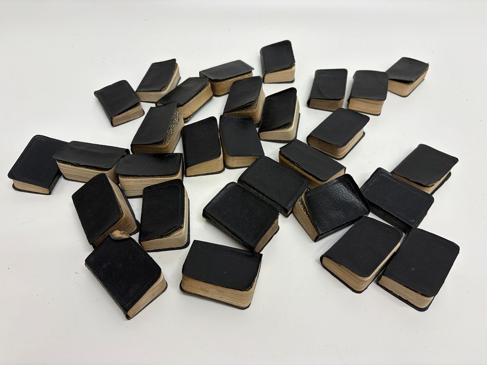 Lot 668: A Collection of Allied Newspapers William Shakespeare Miniature Books