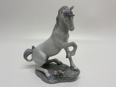 Lladr&oacute; Privilege Magical Unicorn Porcelain Figurine, Model 7697, Circa 2002. A fine porcelain 