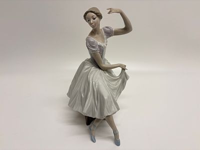 Lladro Weary Ballerina Glazed Porcelain Figurine, Model 5275, Retired, Circa 1985-2005. A fine 