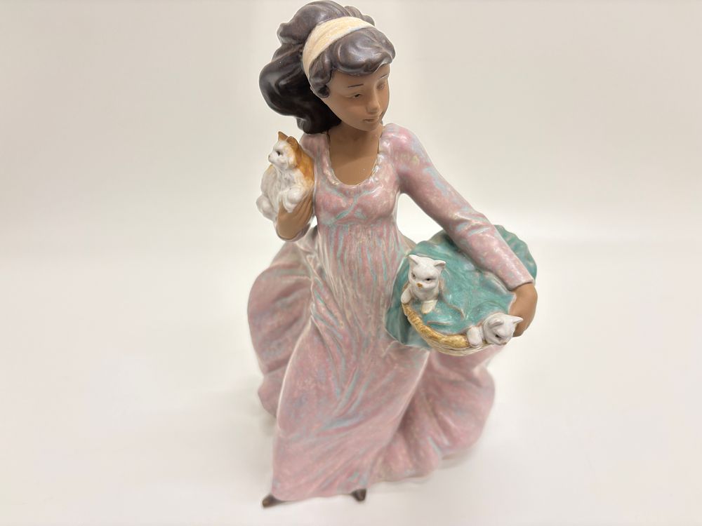 Lladro Porcelain Figurine, Basket of Fun Number 2324, Young Woman with Kittens, circa 1994. A 