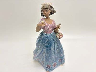 Lladr&oacute; Gres Porcelain Figurine A Morning Walk Model 12427 Circa 2000. A fine Lladr&oacute; gres 