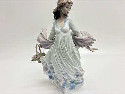 Lladr&oacute; Spring Splendor Glazed Porcelain Figurine, Model 5898, Circa 1991. This elegant Lladr&oacute; 