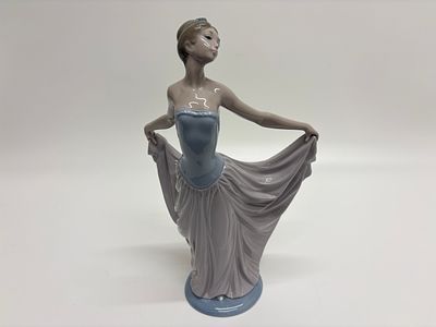 Lladr&oacute; "The Dancer" Porcelain Ballerina Figurine, Model 5050, Circa 1979. This elegant glazed 