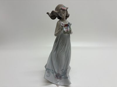 Lladr&oacute; Butterfly Treasures Glazed Porcelain Figurine, Model 6777, Circa 2000. This is a fine 
