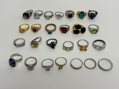 An Assortment of Contemporary Costume Jewellery Rings. A collection of contemporary costume 