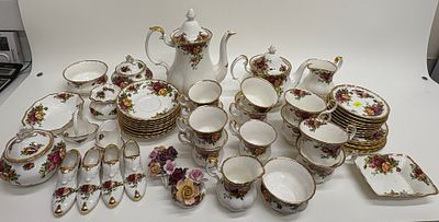 Royal Albert, Old Country Roses Bone China Tea and Coffee Service, Late 20th Century, Extensive 