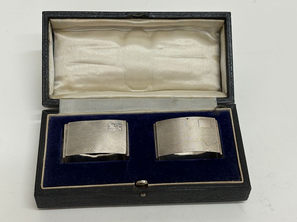Lot 217: Roberts & Belk, Pair of Sterling Silver Napkin Rings, Art Deco, Engine-Turned 61g
