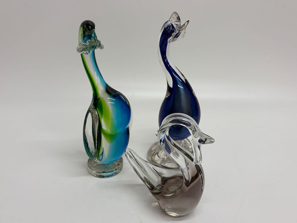 Lot 636: A Trio of Italian Style Sommerso Art Glass Bird Figurines