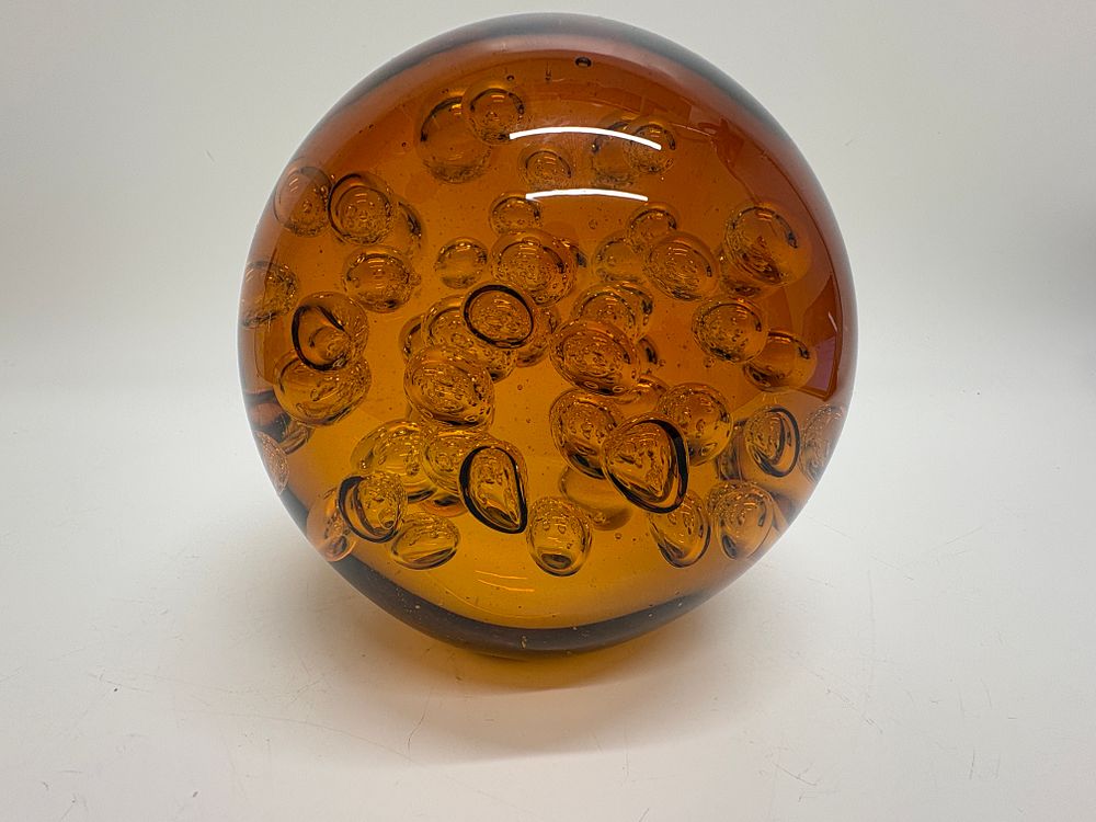 Lot 638: Large Amber Bullicante Controlled Bubble Art Glass Sphere