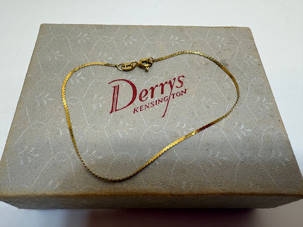 Lot 1H: A 9ct Gold Bracelet Circa 0.67g
0.67g