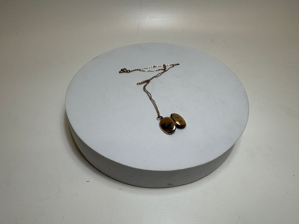 Lot 2A: Mid-20th-century 9ct gold Back and Front locket with a necklace