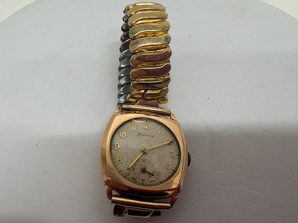 Lot 4A: A vintage Helvetia cushion-cased wristwatch