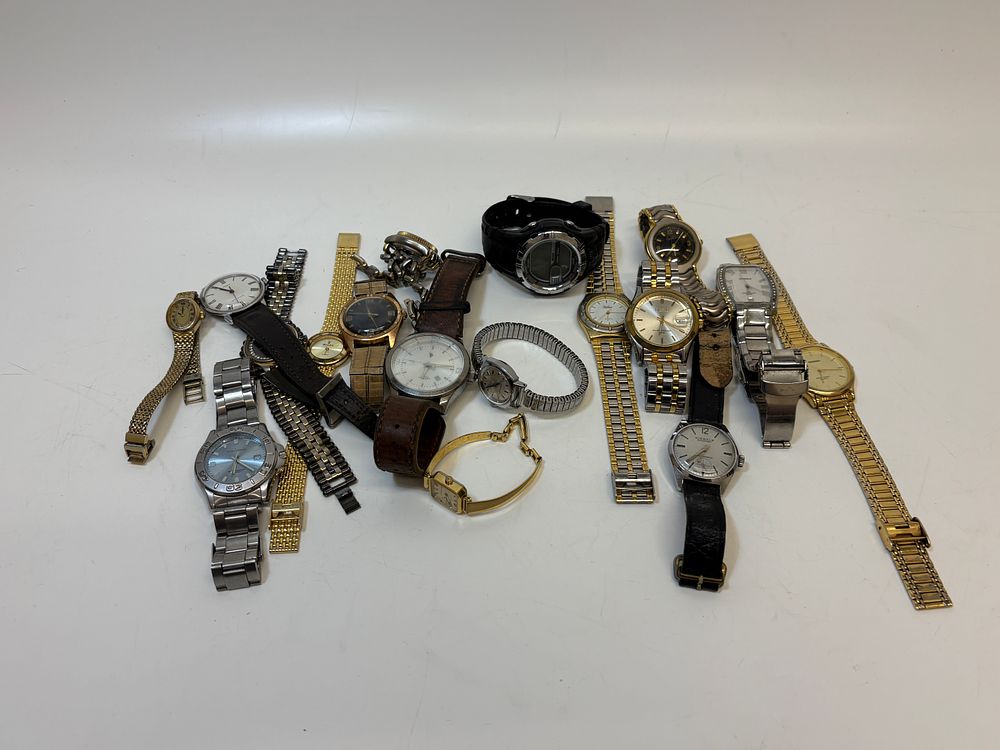 Lot 681: An Assortment of Vintage and Modern Wristwatches
