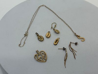 An Assortment of 9ct Yellow Gold Jewellery including Pendants and Earrings. 3.9g. An assortment 