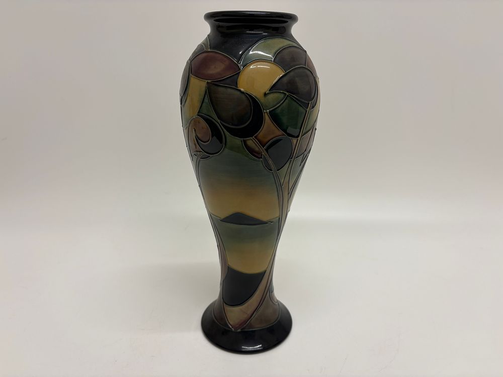 Lot 188: Moorcroft Western Isles Pattern Pottery Vase H = 28 Cm