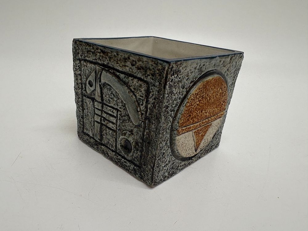 Lot 191: A Troika Pottery Modernist Stoneware Cube Vase 8.5 x 9 Cm