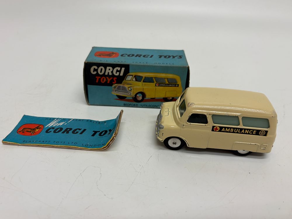 Lot 200: Corgi Toys 412 Bedford Utilecon Ambulance with Original Box and Leaflet