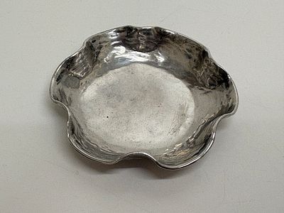 A Peruvian Sterling Silver Hand Hammered Lobed Dish by J. Tivara 32.34g gross. A 