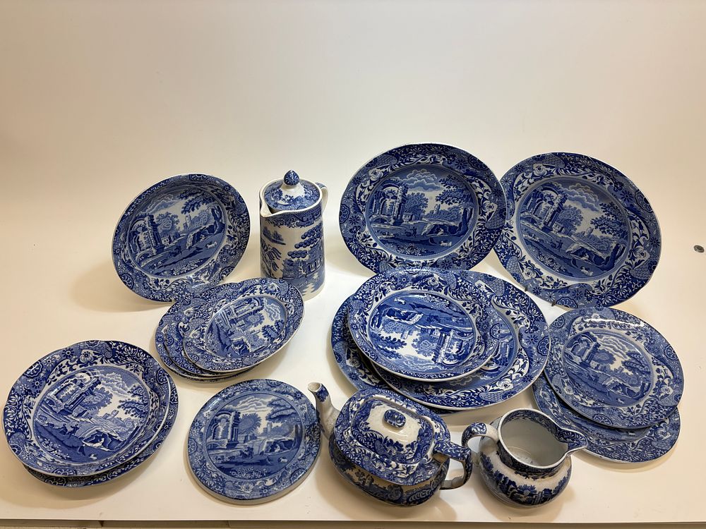 Lot 486: A Collection 18 pieces of Spode Blue and White.