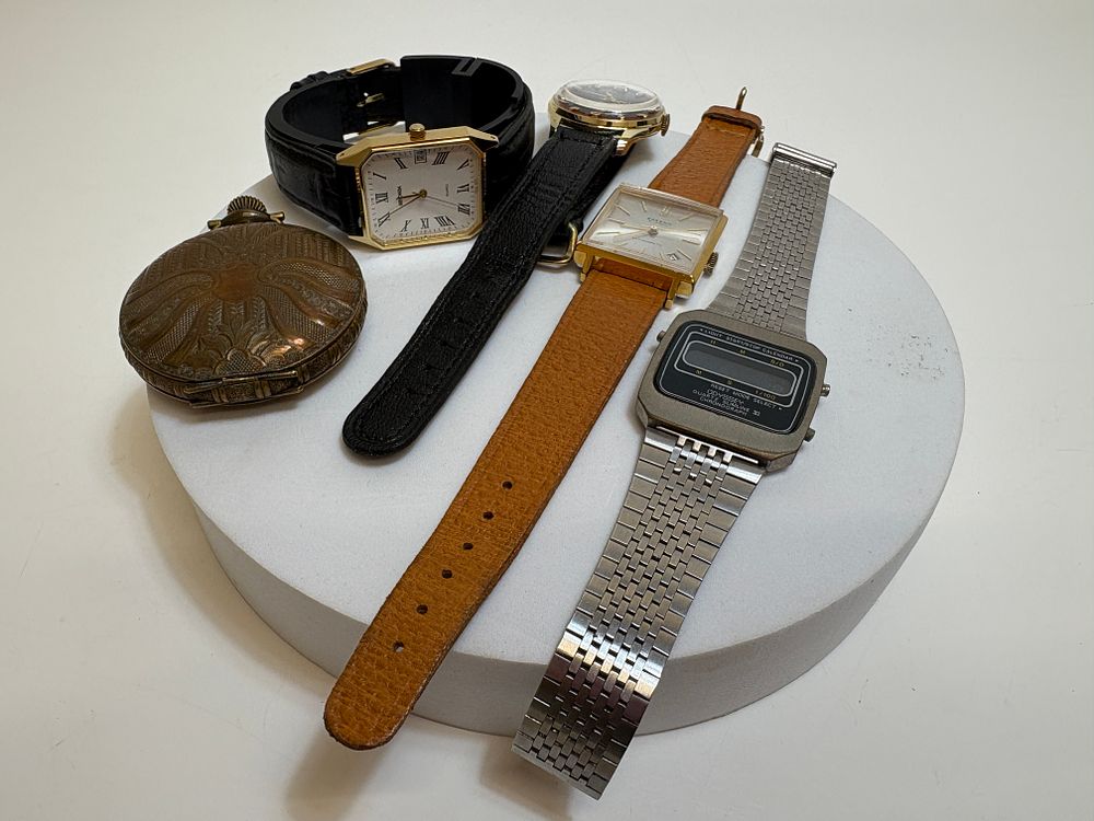 Lot 488: A Collection of five assorted vintage pocket and wristwatches including Waltham, Roxedo and Sekonda
